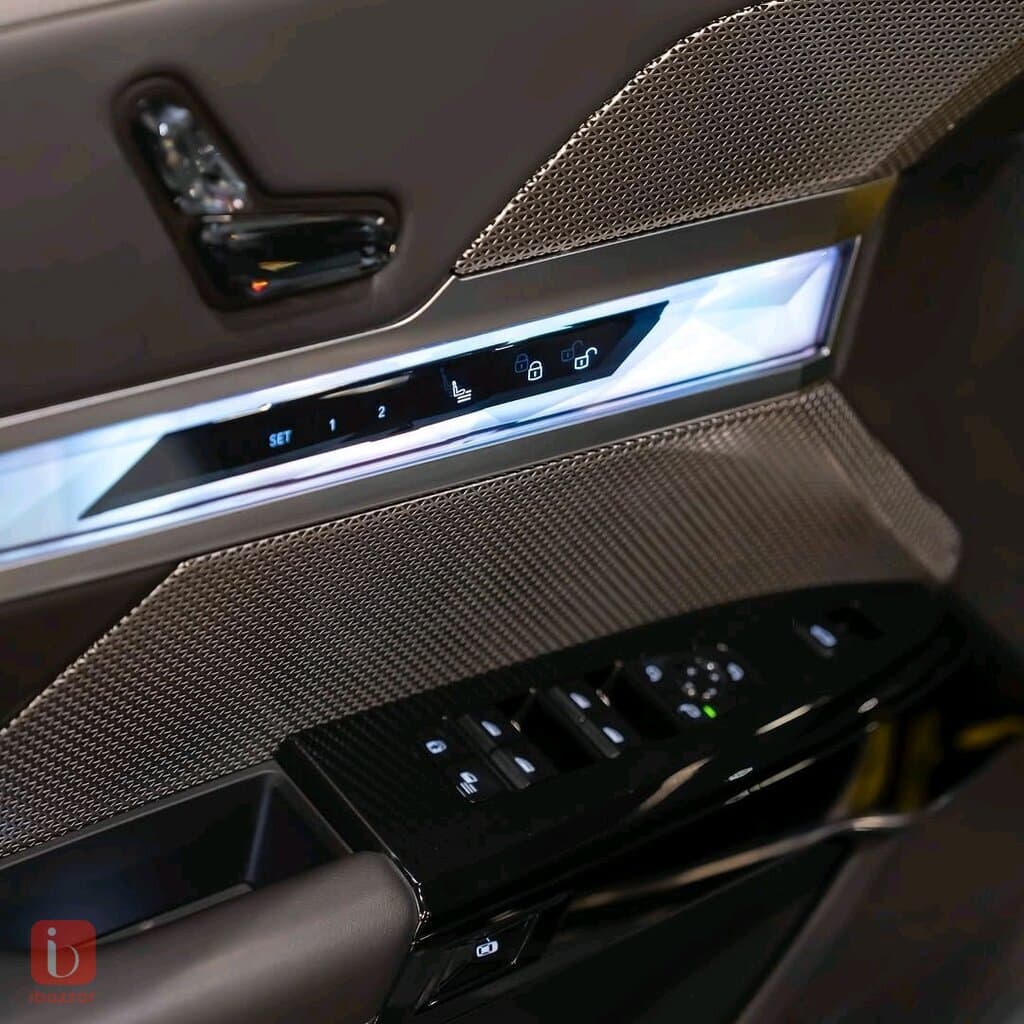 BMW 7-Series 740i 9