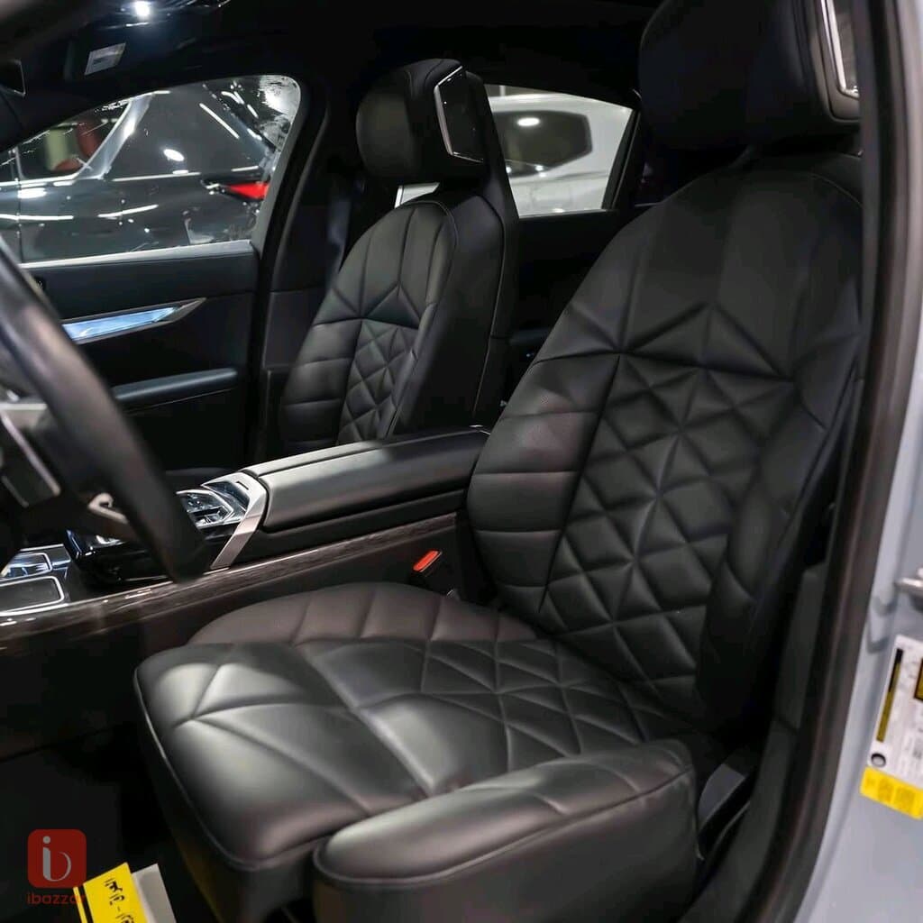 BMW 7-Series 740i 10