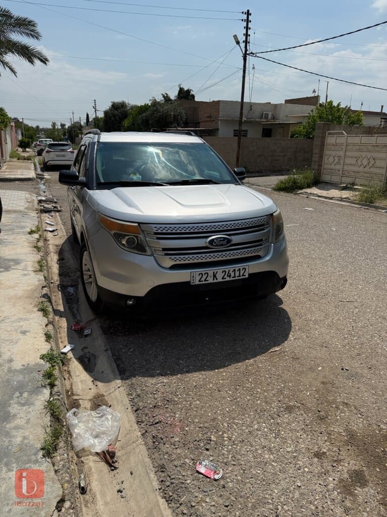 Ford Explorer XLT 4