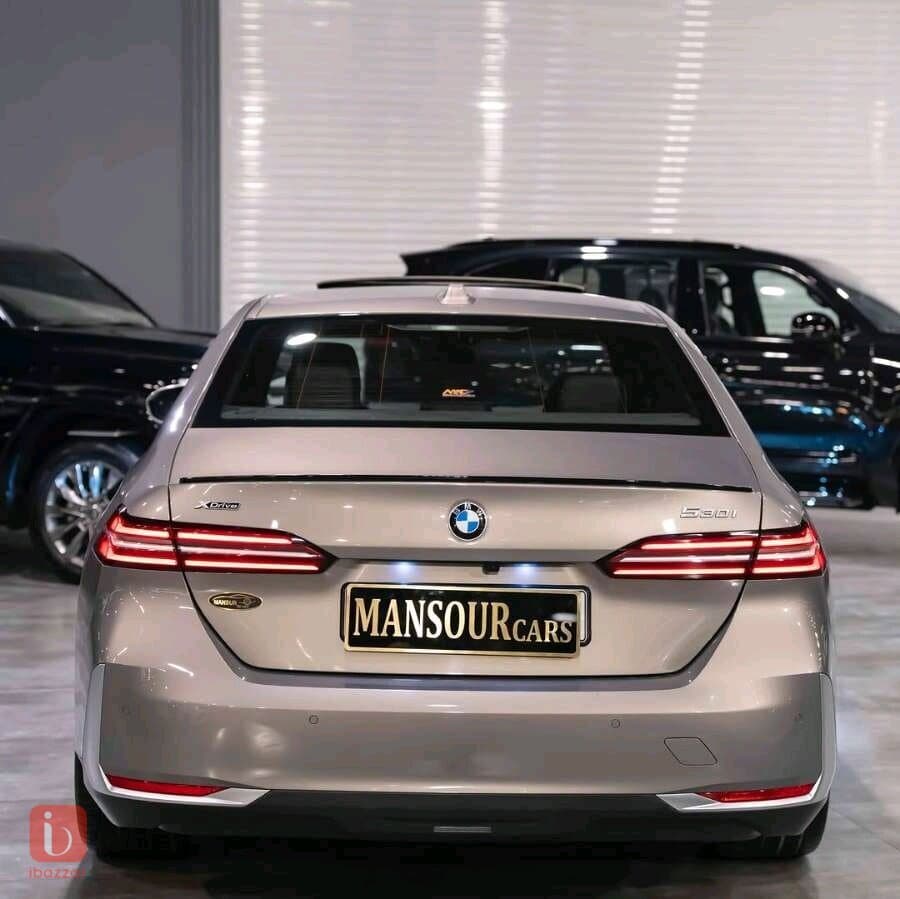 BMW 5-Series 530i 4
