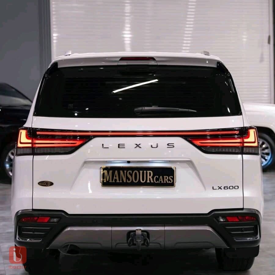 Lexus LX600 4