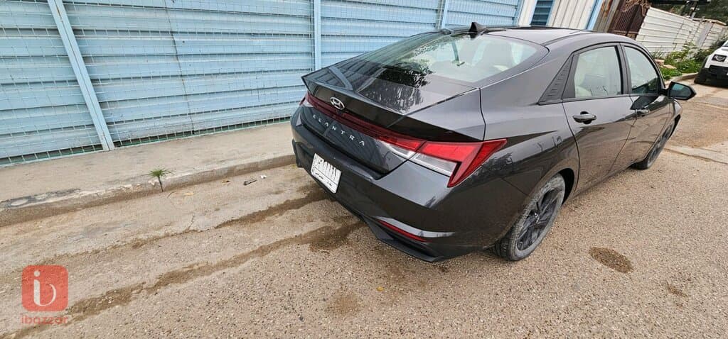 Hyundai Elantra 11
