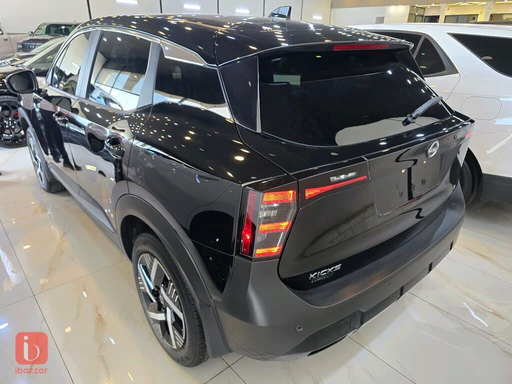 Nissan Kicks SV 4