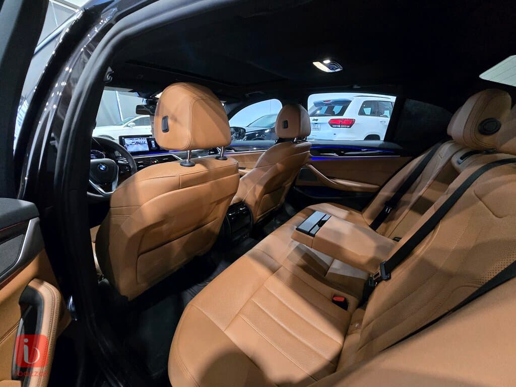 BMW 5-Series 530i 7