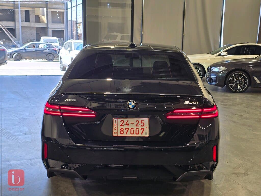 BMW 5-Series 530i 4