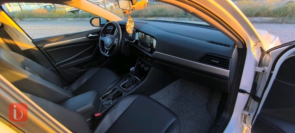 Volkswagen Jetta SE 13