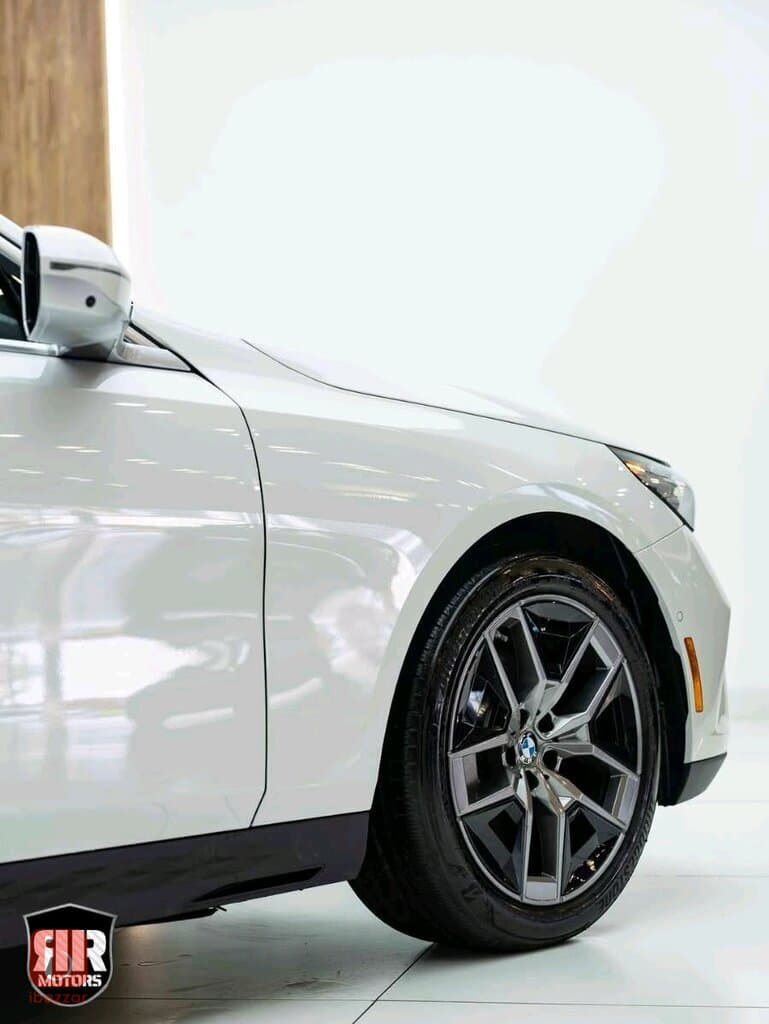 BMW 5-Series 530i 6