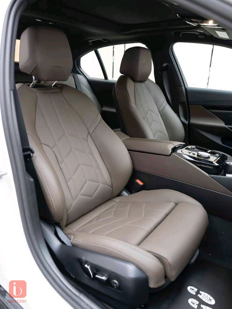 BMW 5-Series 530i 7
