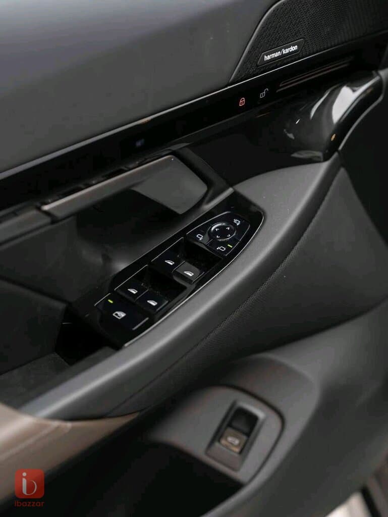 BMW 5-Series 530i 9