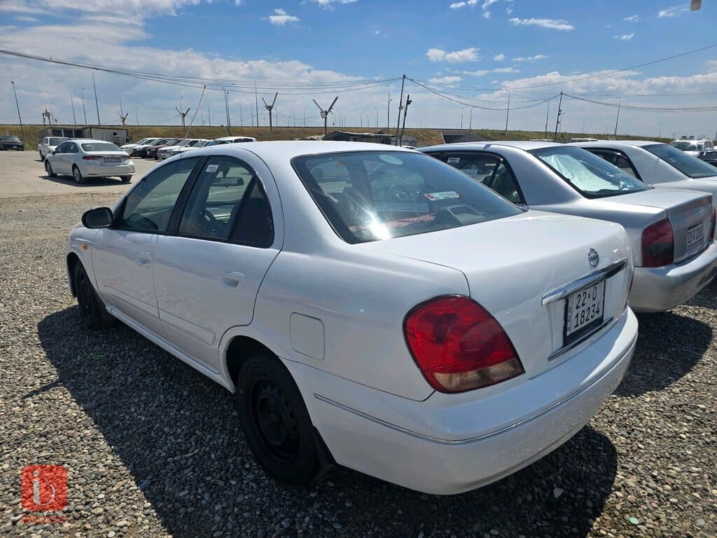 Nissan Sunny 4