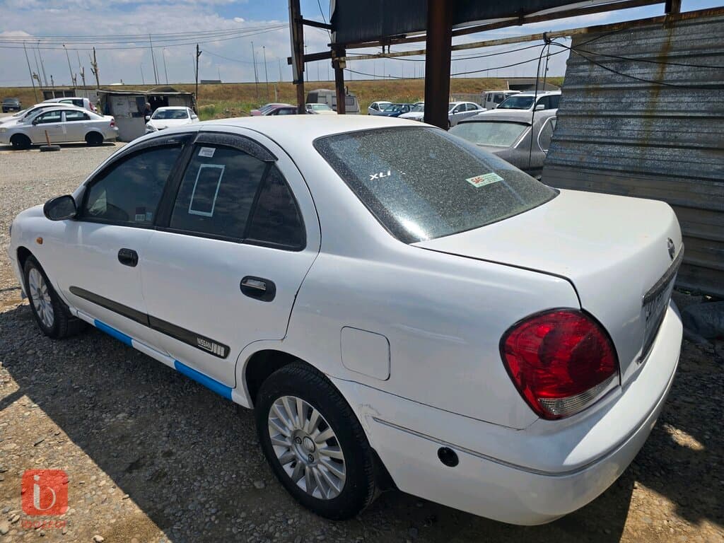 Nissan Sunny 4