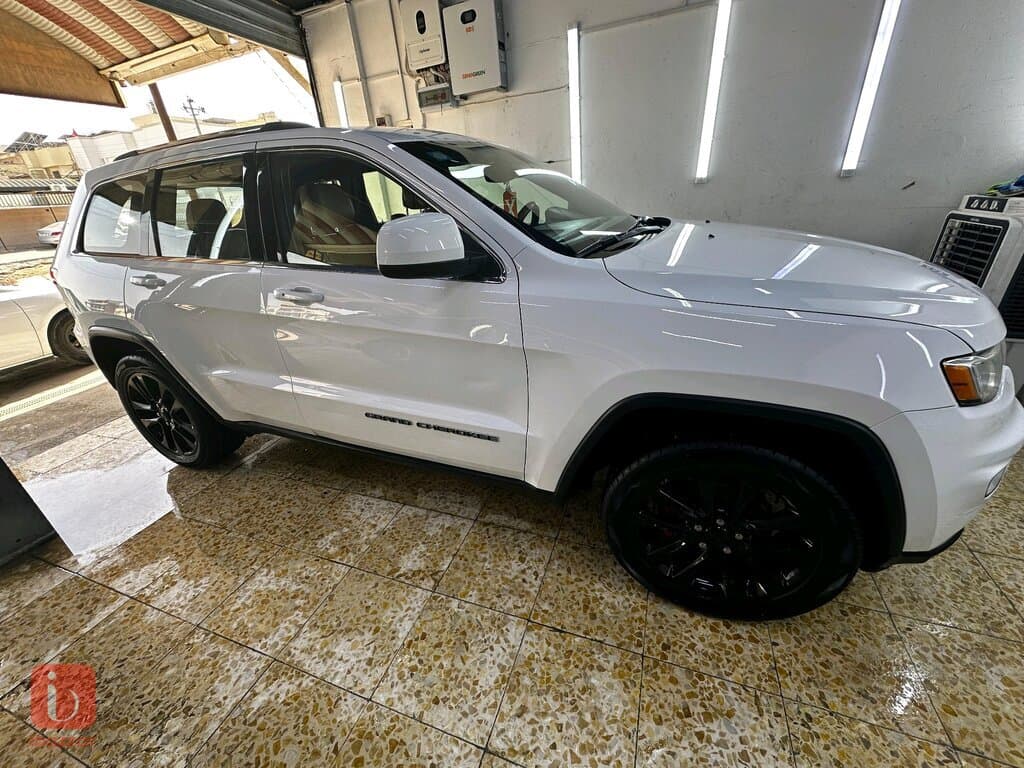 Jeep Grand Cherokee Laredo 1