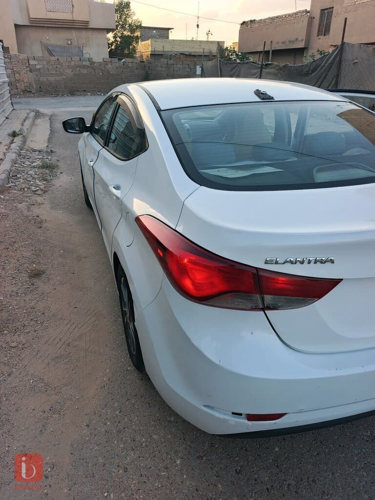 Hyundai Elantra GL 7