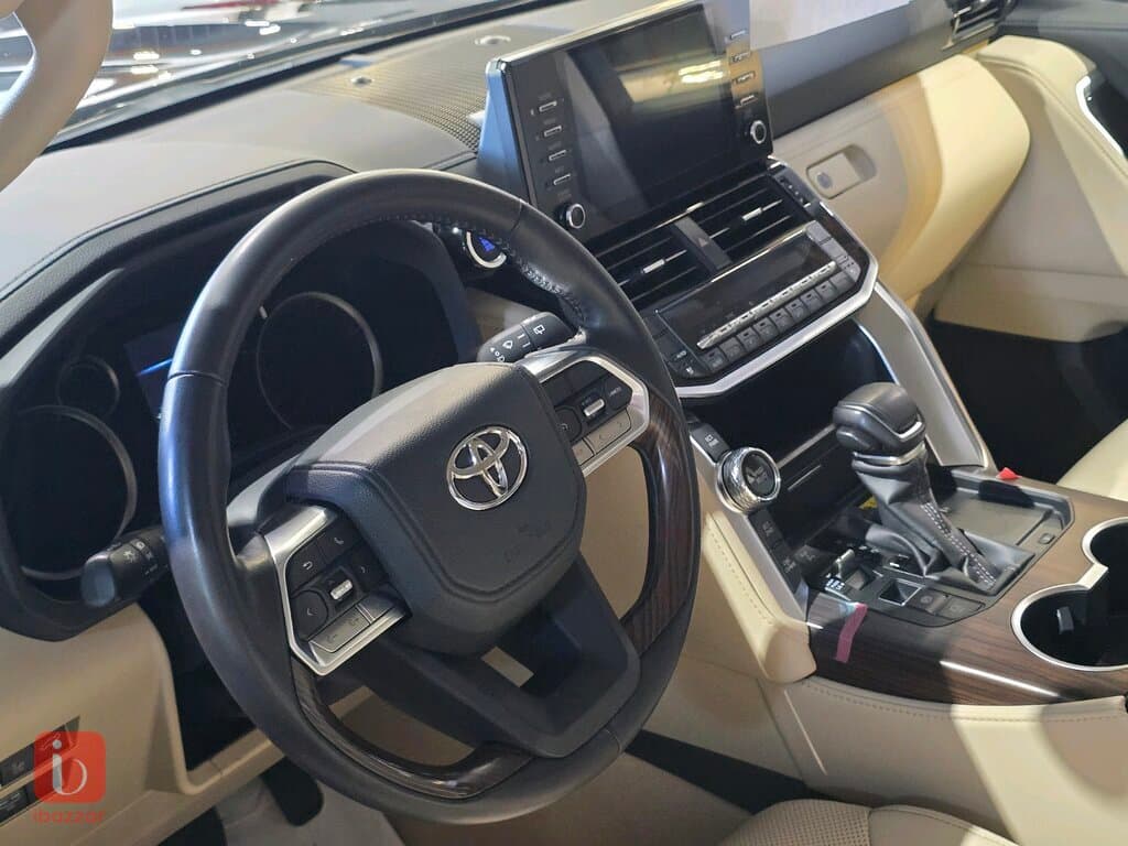 Toyota Land Cruiser GXR 7