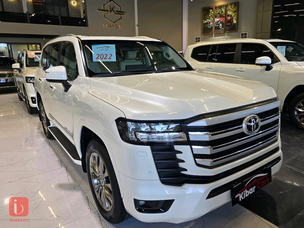 Toyota Land Cruiser GXR 2
