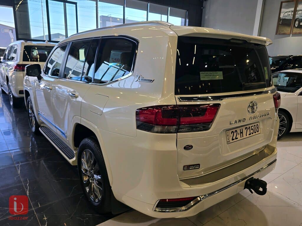 Toyota Land Cruiser GXR 4