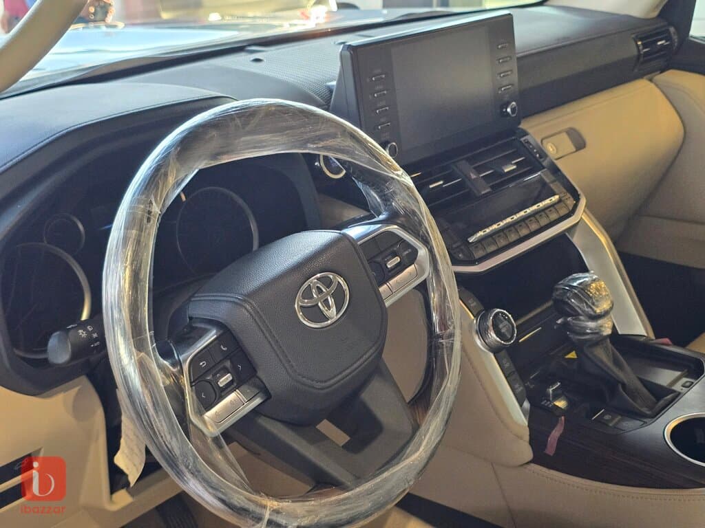 Toyota Land Cruiser GXR 8