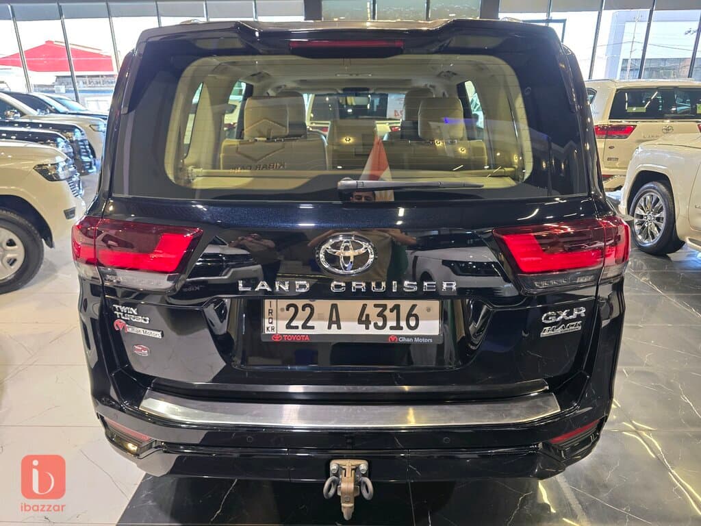 Toyota Land Cruiser GXR Black Edition 3