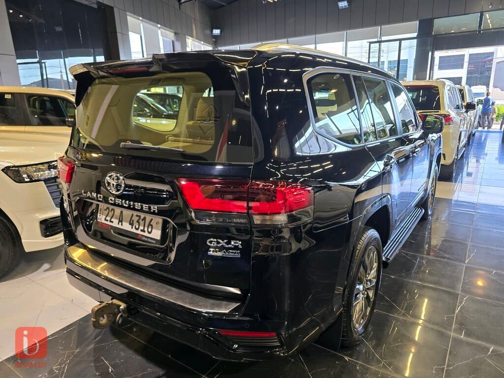 Toyota Land Cruiser GXR Black Edition 5