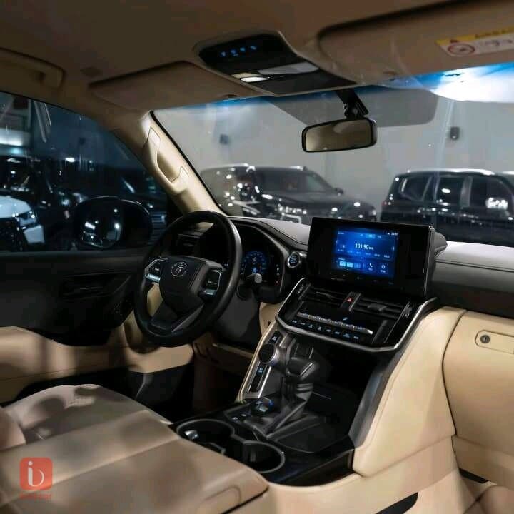 Toyota Land Cruiser GX 9