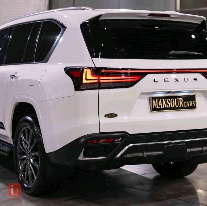 Lexus LX600 F Sport 6