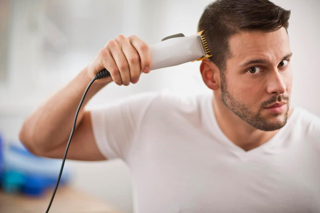 REMINGTON Colour-Cut Hair Clipper With 9 Colored Guide Combs 10