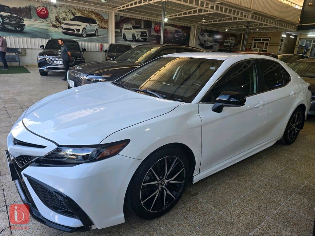 Toyota Camry SE 3