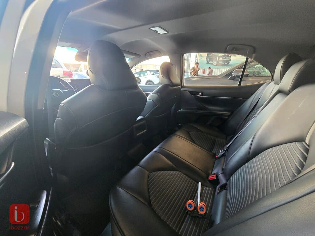 Toyota Camry SE 6