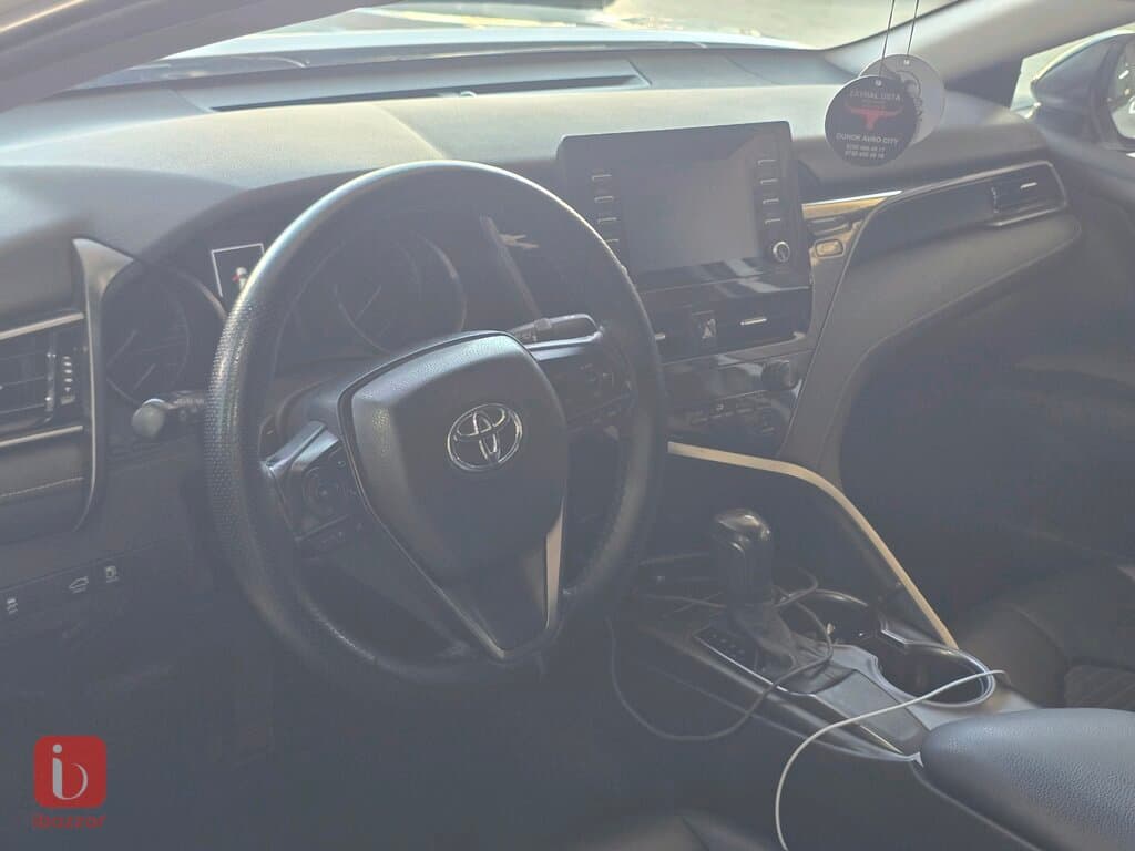 Toyota Camry SE 8