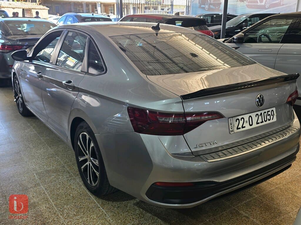 Volkswagen Jetta SE 4