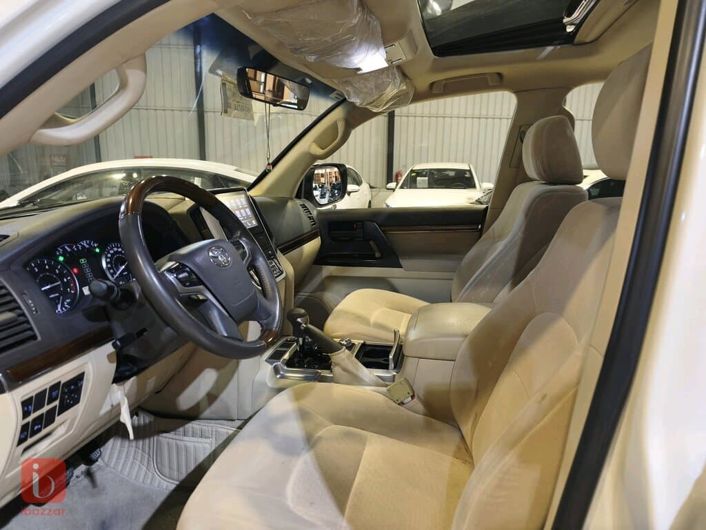 Toyota Land Cruiser GXR 11