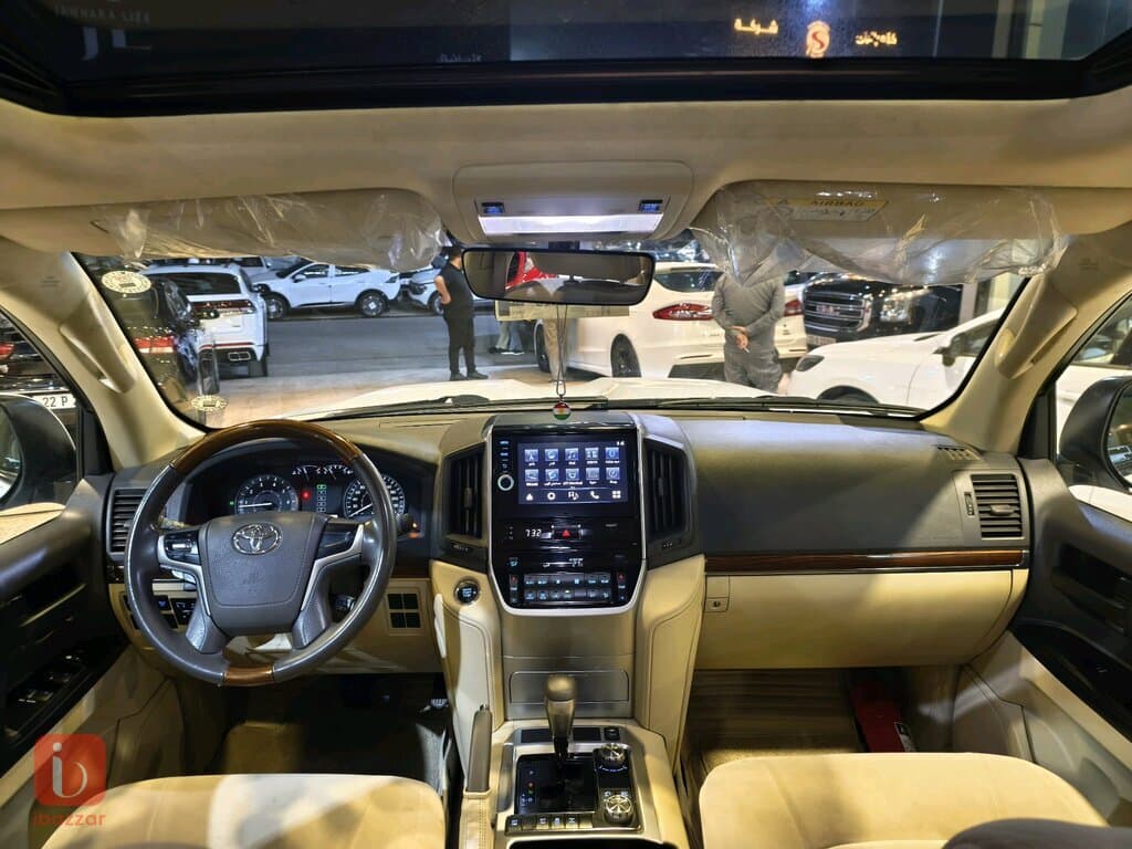 Toyota Land Cruiser GXR 13