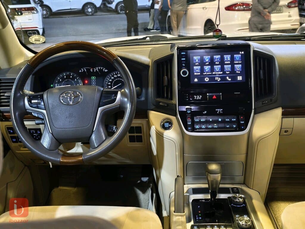 Toyota Land Cruiser GXR 14