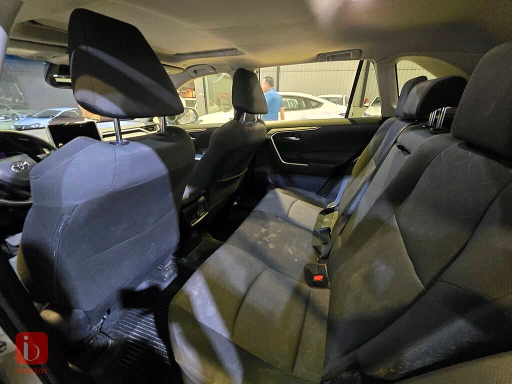 Toyota Rav 4 XLE Hybrid 7