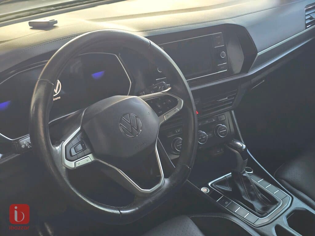 Volkswagen Jetta SE 6