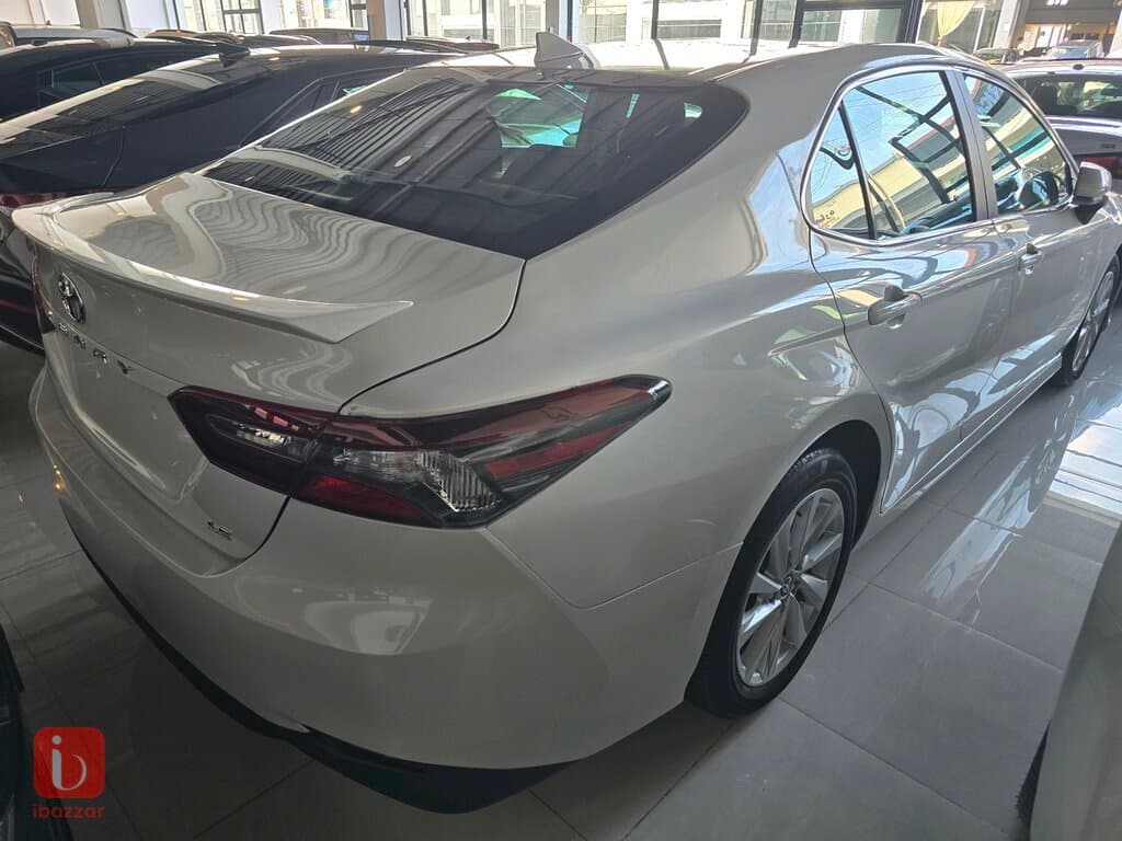 Toyota Camry LE 4