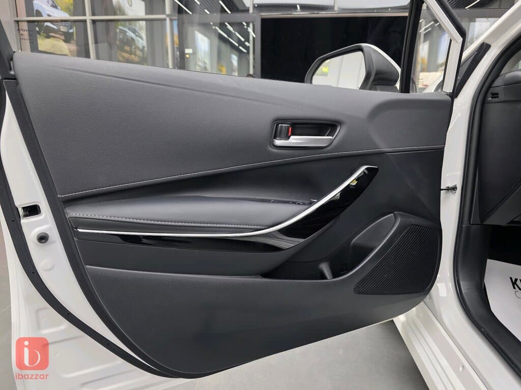 Toyota Corolla Hybrid 8