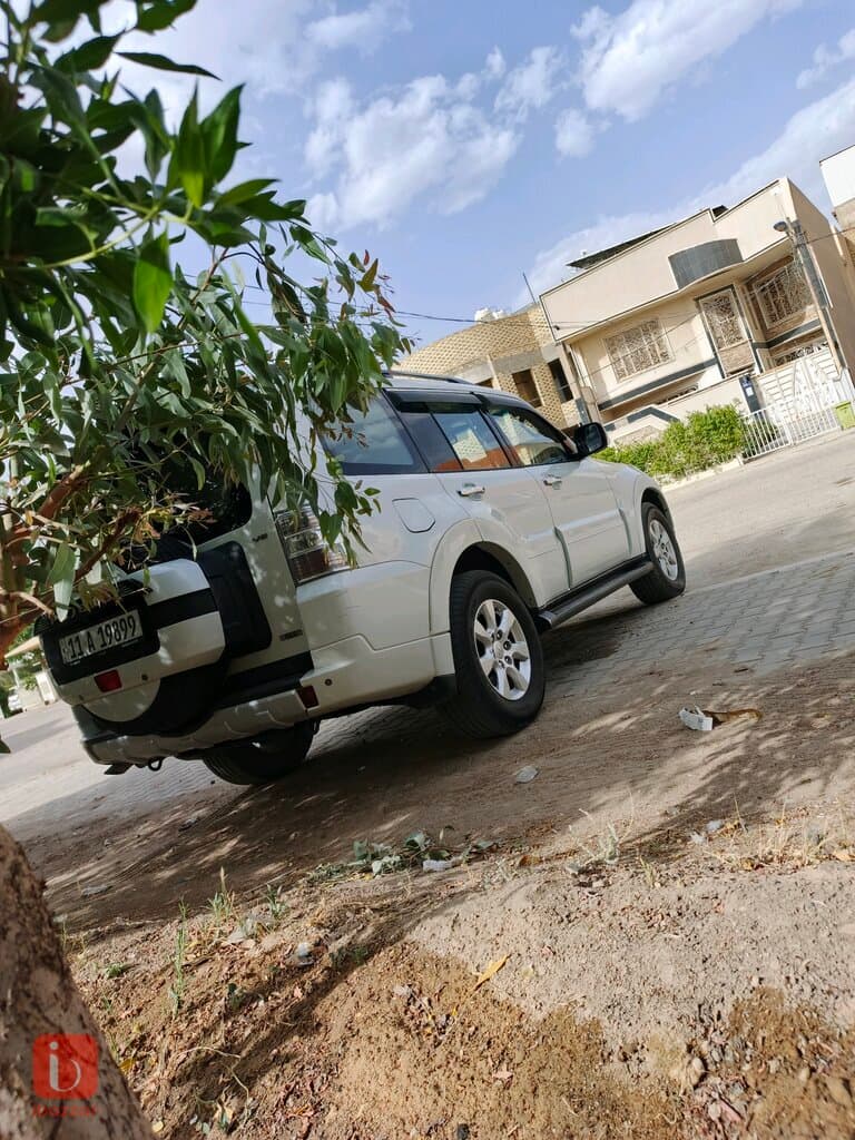 Mitsubishi Pajero GLX 9