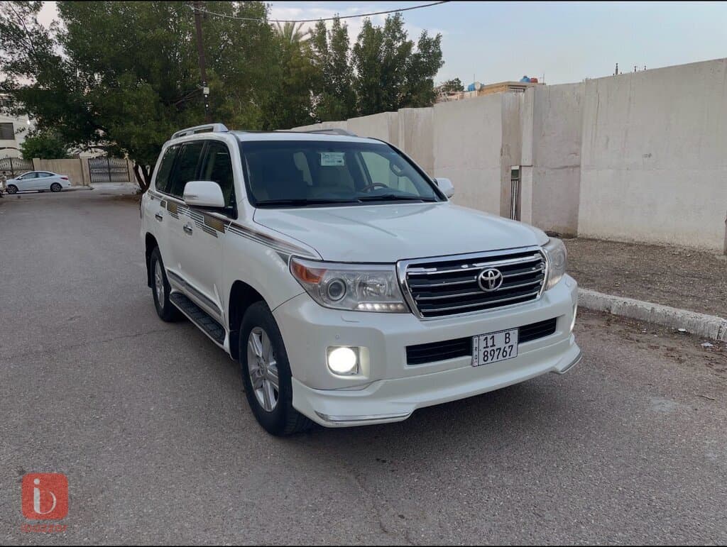 Toyota Land Cruiser GXR 2