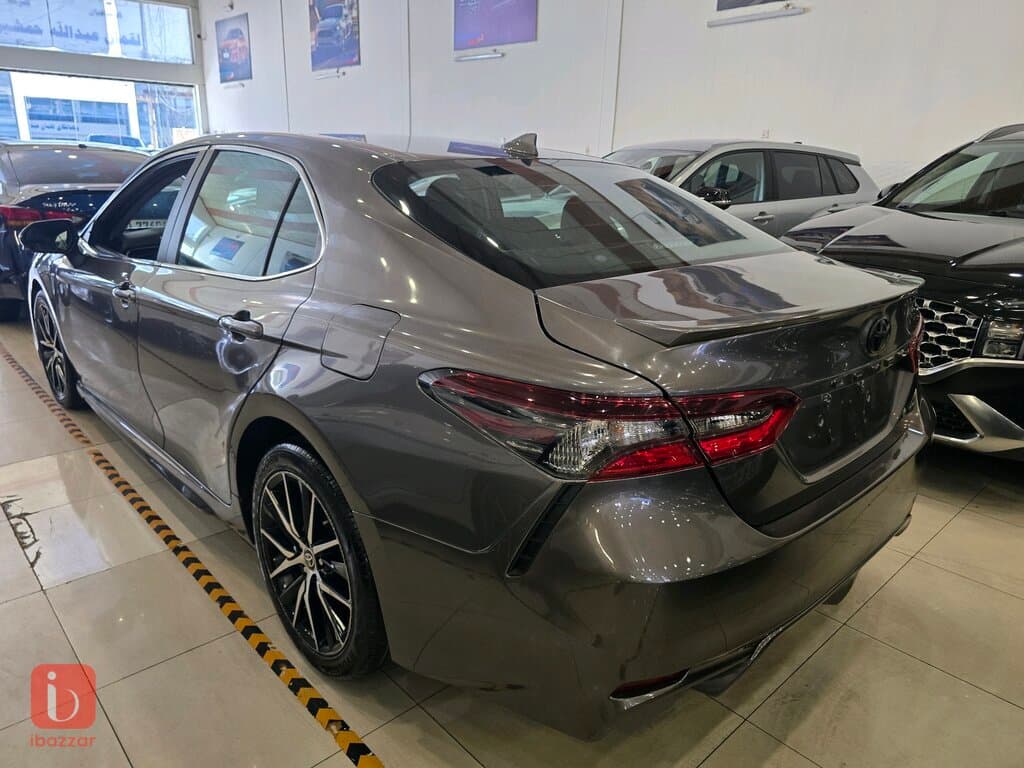 Toyota Camry 3