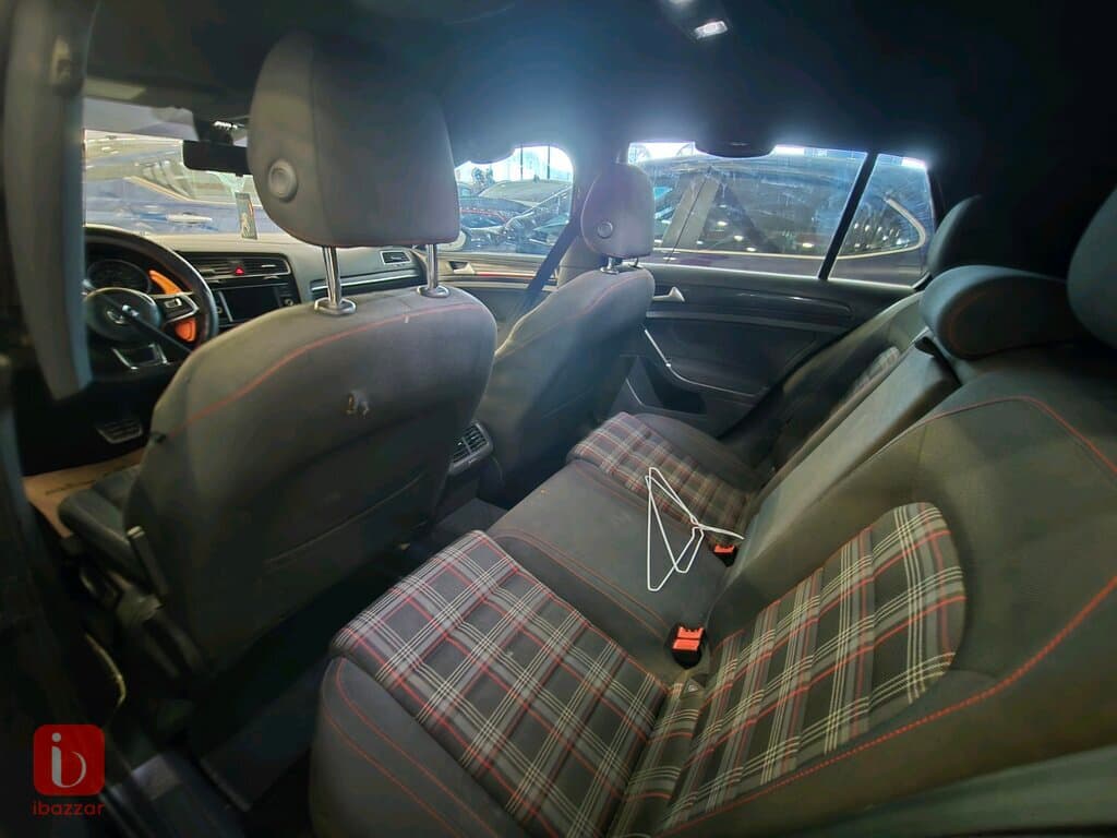 Volkswagen Golf GTI 5