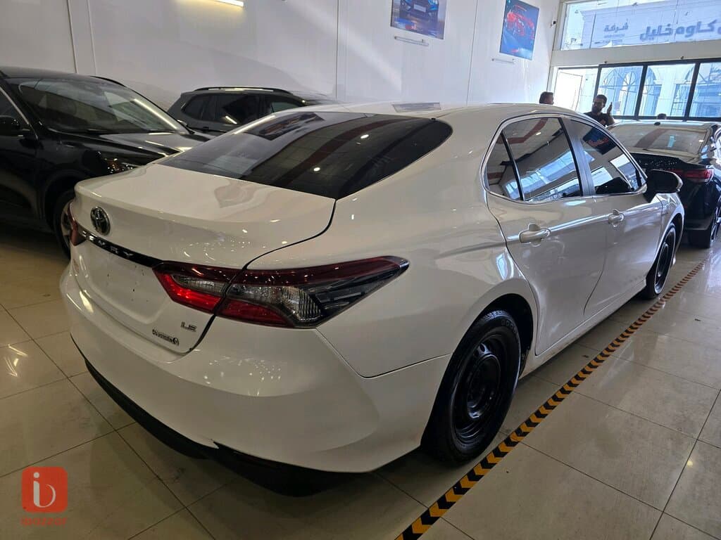 Toyota Camry LE 4