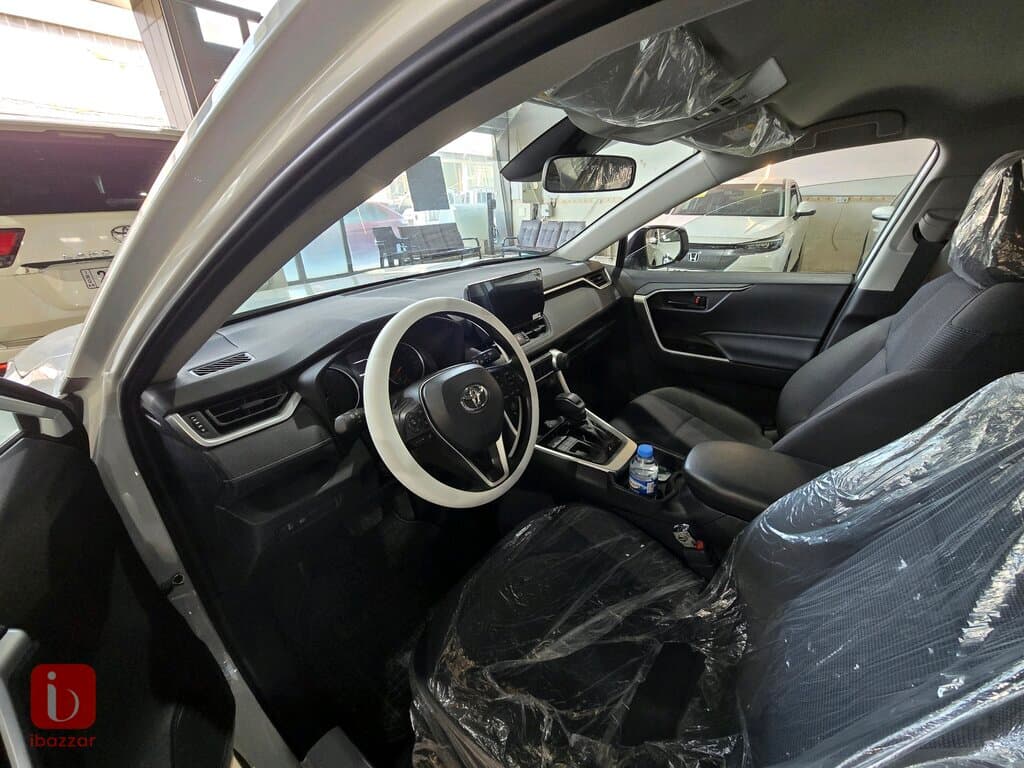 Toyota Rav 4 LE 6