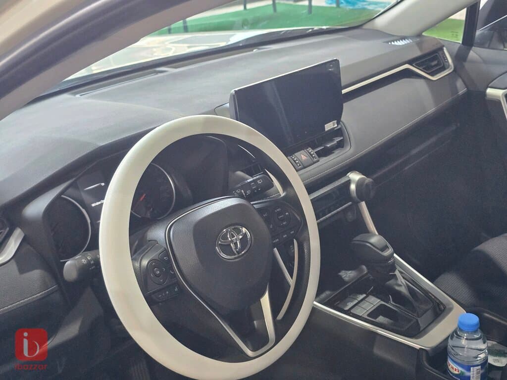 Toyota Rav 4 LE 7