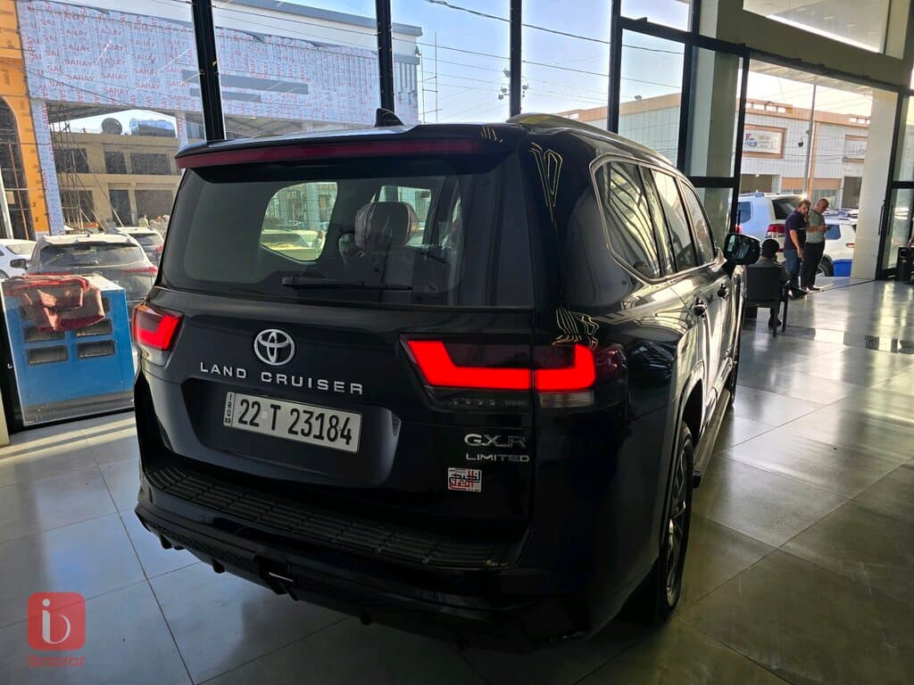 Toyota Land Cruiser GXR Limited 3