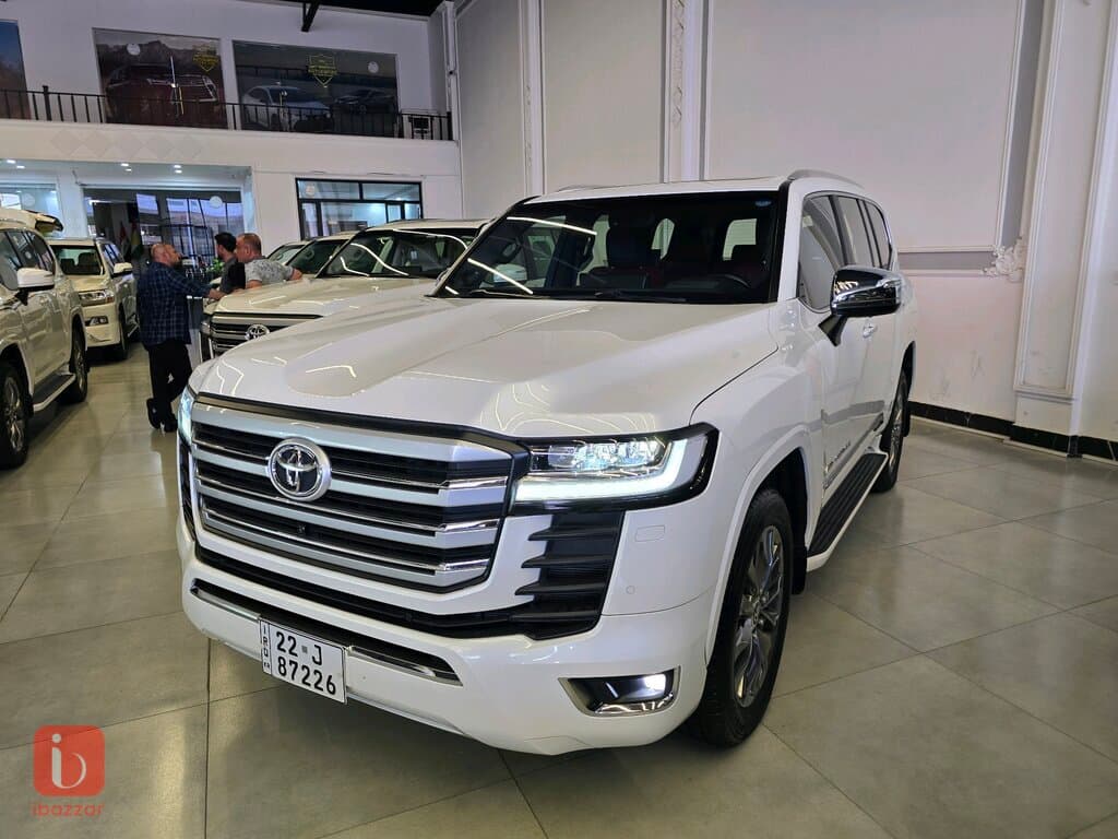 Toyota Land Cruiser GXR 2