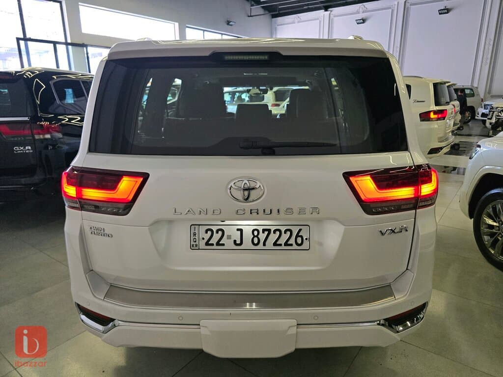 Toyota Land Cruiser GXR 4