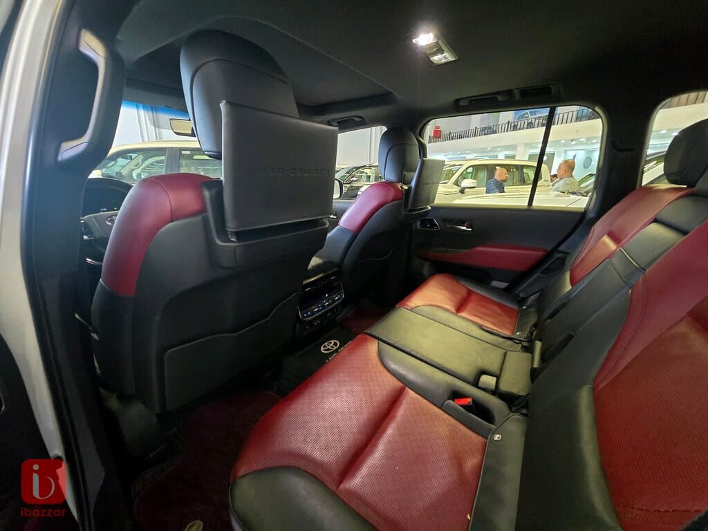 Toyota Land Cruiser GXR 7