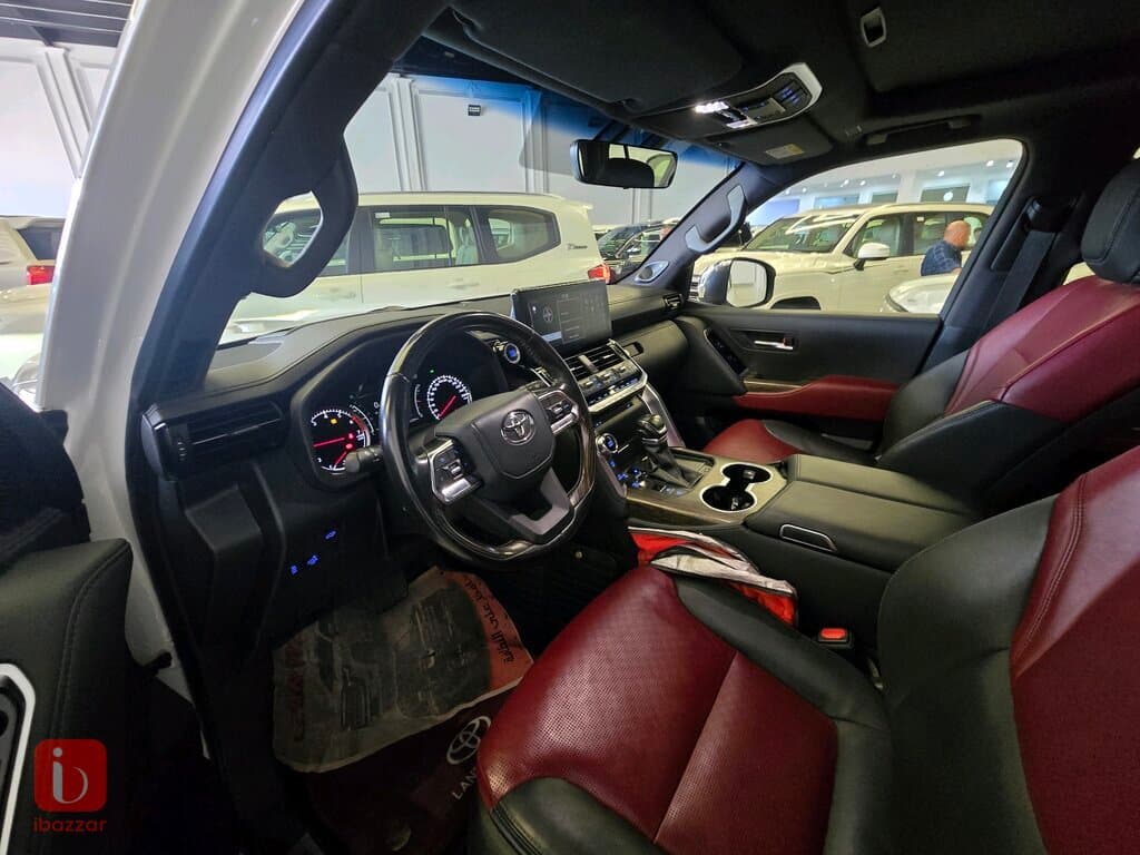 Toyota Land Cruiser GXR 8