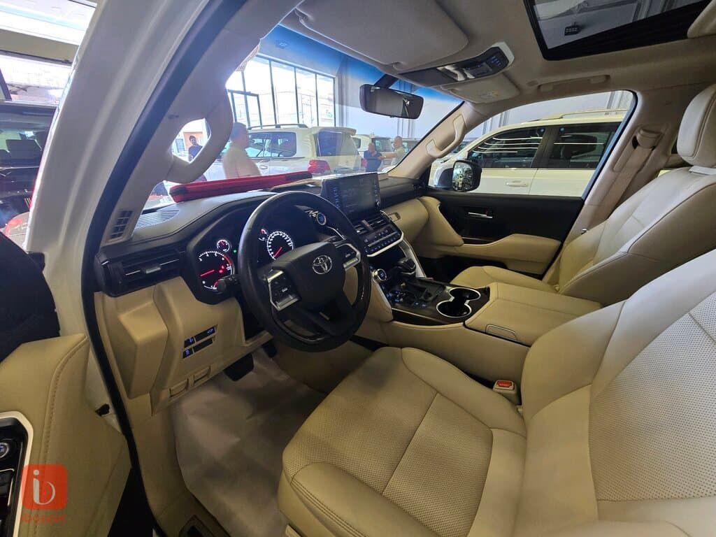 Toyota Land Cruiser GXR 6
